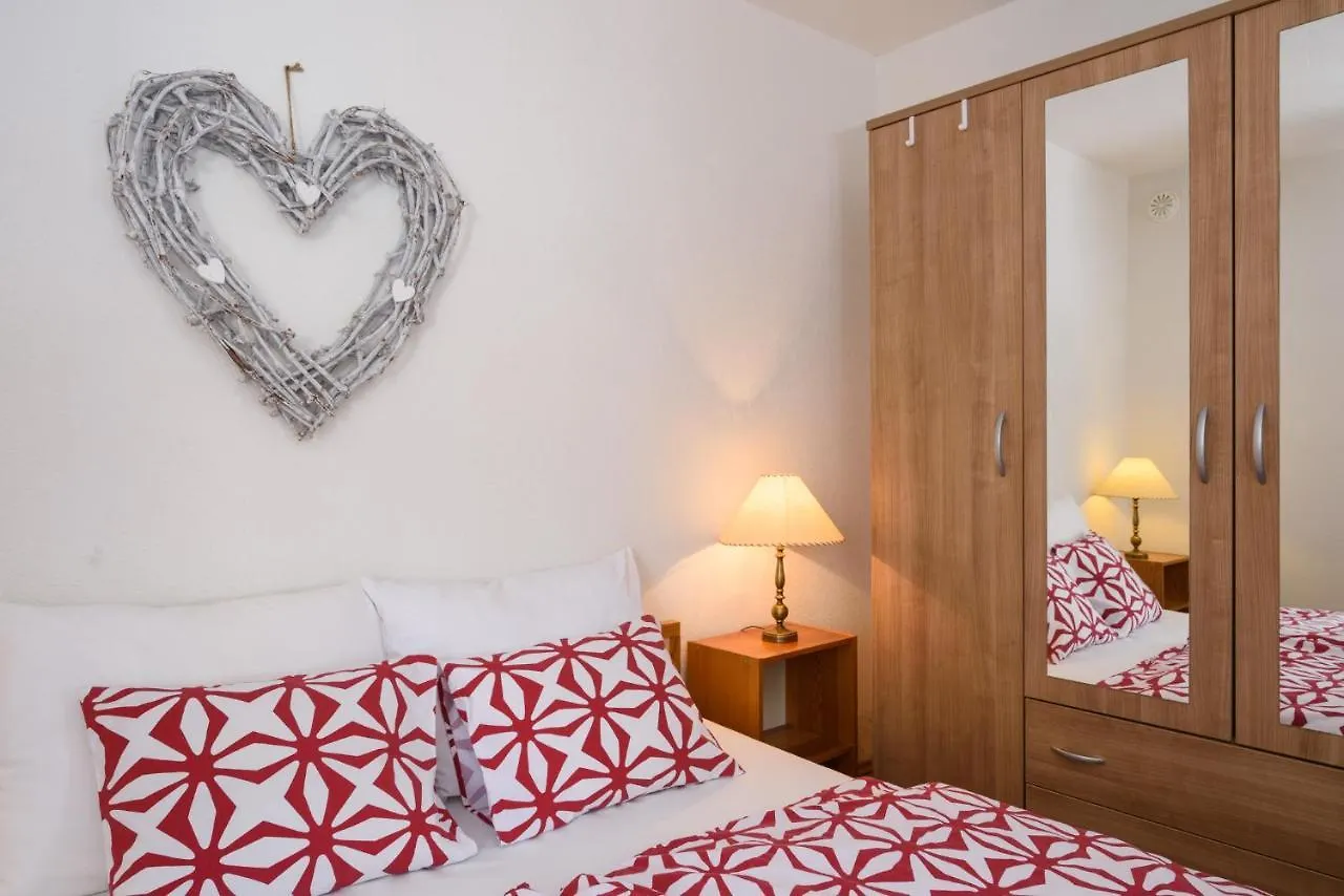 Aspen 2Bedroom Apartment With Seaview Trogir