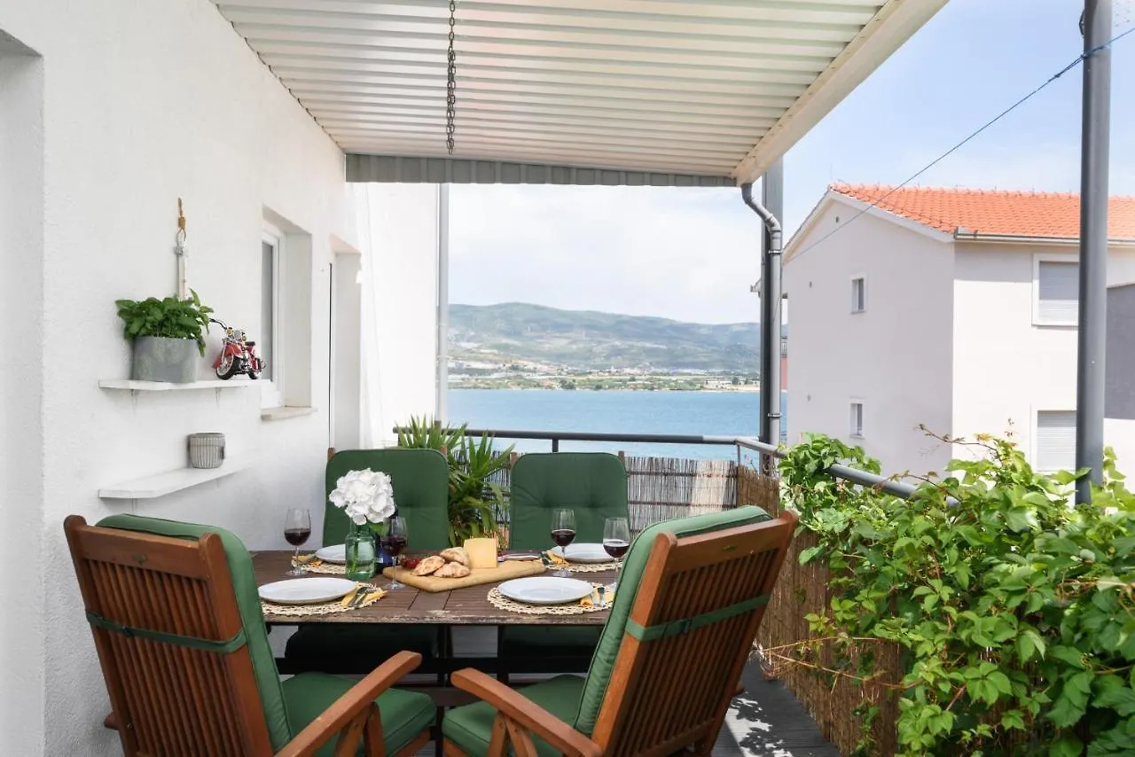 Aspen 2Bedroom Apartment With Seaview Trogir