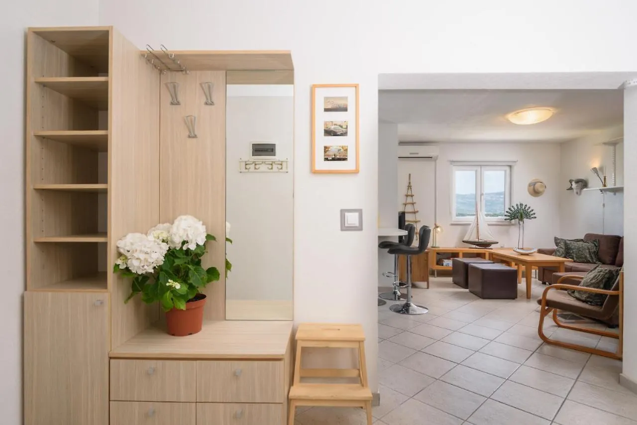 Aspen 2Bedroom Apartment With Seaview Trogir