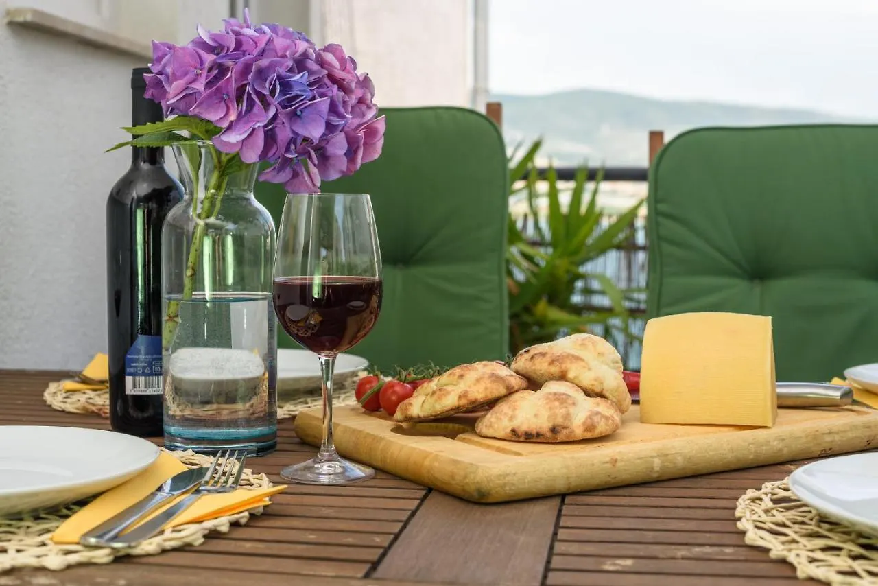 Aspen 2Bedroom Apartment With Seaview Trogir