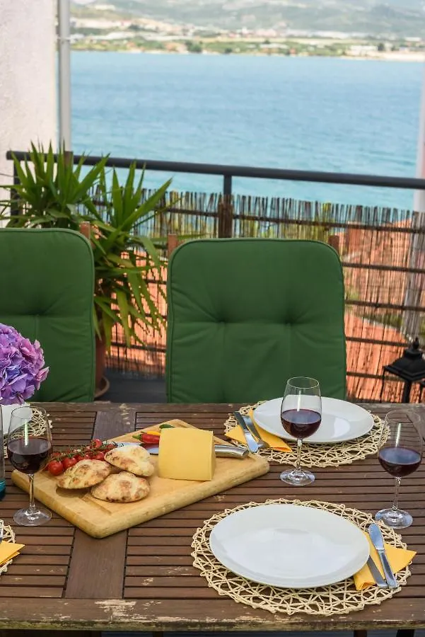 Aspen 2Bedroom Apartment With Seaview Trogir