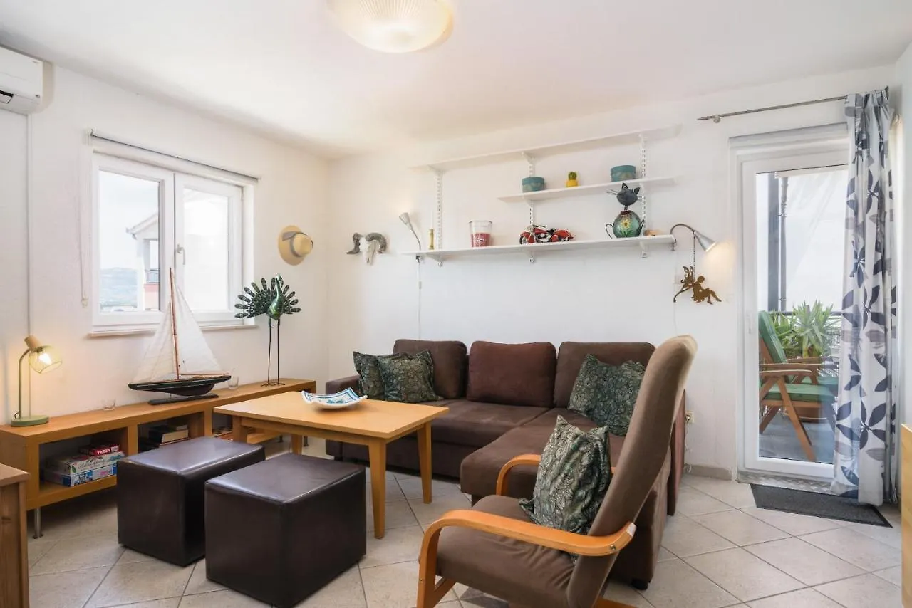 Aspen 2Bedroom Apartment With Seaview Trogir