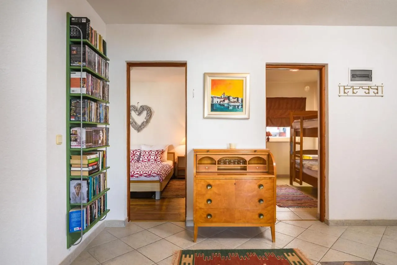 Aspen 2Bedroom Apartment With Seaview Trogir