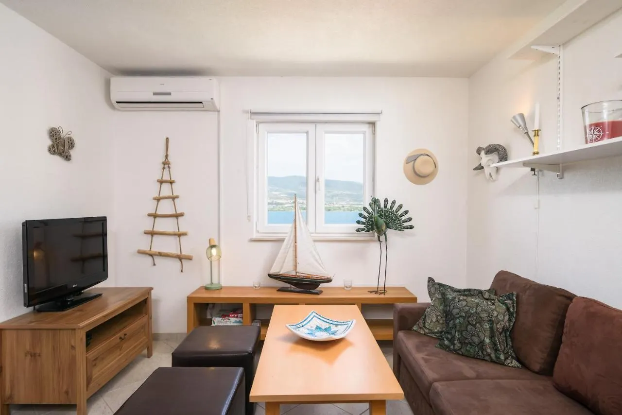 Aspen 2Bedroom Apartment With Seaview Trogir Croatia